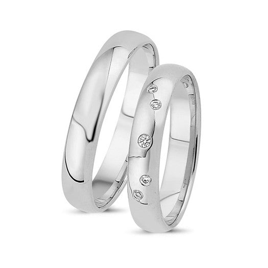 Eksklusive Nuran vielsesringe i 14 kt hvidguld med 0,05 ct diamanter – blankt, 4 mm brede ringe med fem klare sten i damering.